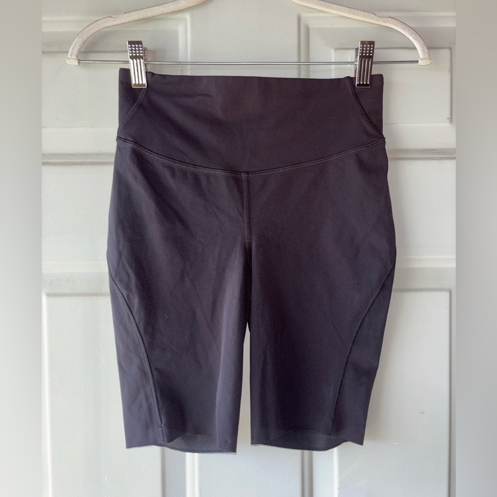 Lululemon black shorts size 6